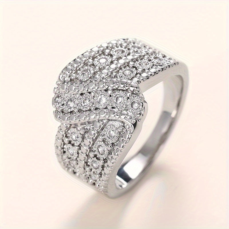 Elegant promise rings, covered in sparkling Zirconia, symbolize luxury and nobility, engagement/wedding rings, replica luxury jewelry