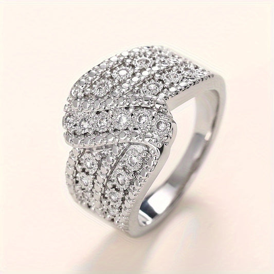 Elegant promise rings, covered in sparkling Zirconia, symbolize luxury and nobility, engagement/wedding rings, replica luxury jewelry