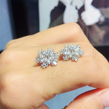 Exquisite sparkling synthetic zircon snowflake earrings, cute flower earrings, perfect for party gifts and Valentine's Day gifts.