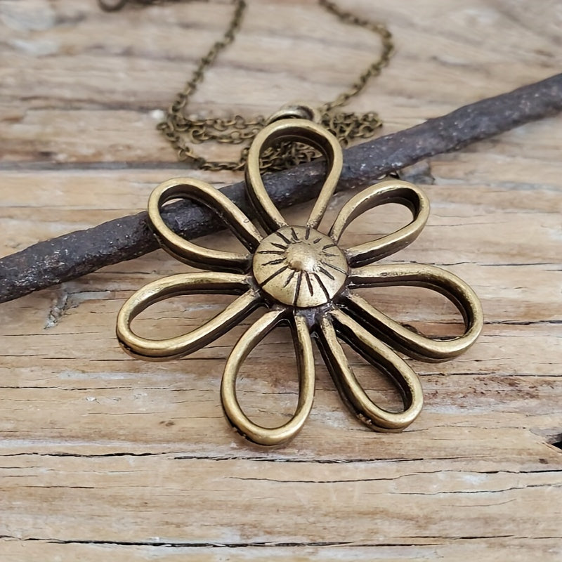 Ladies' retro copper flower pendant necklace, alloy, simple design, exquisite chain, suitable for daily wear, charm necklace