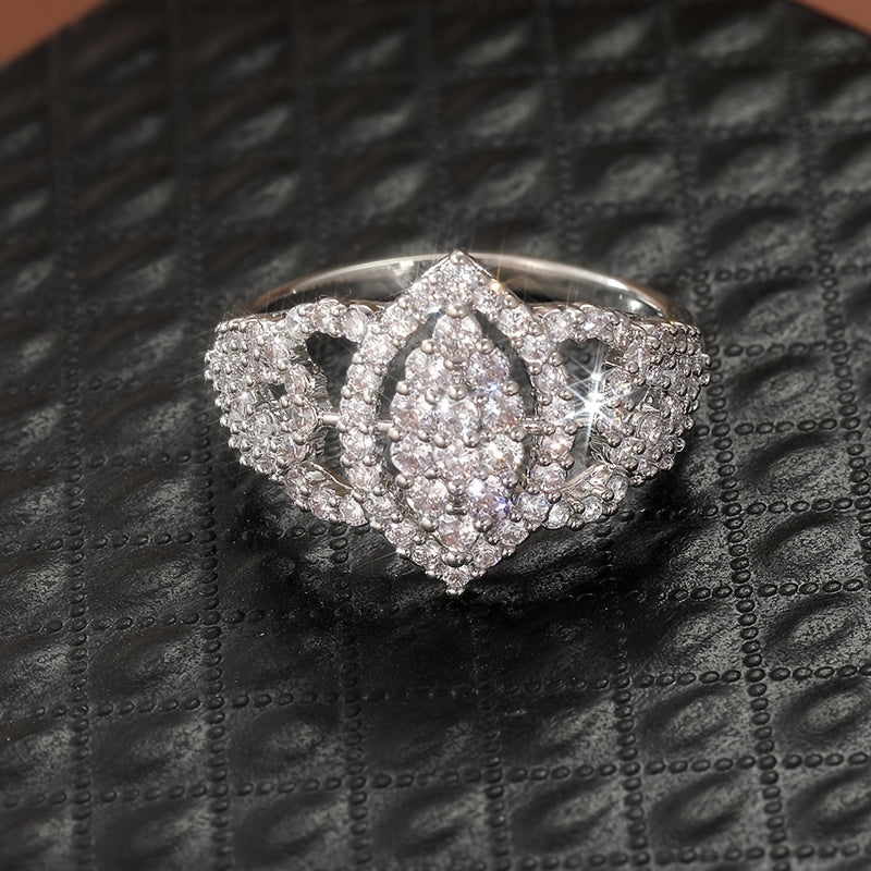 An antique bohemian-style copper engagement ring set with synthetic zircon, an elegant commitment ring for women's daily wear and gifts, perfect for Christmas and all seasons