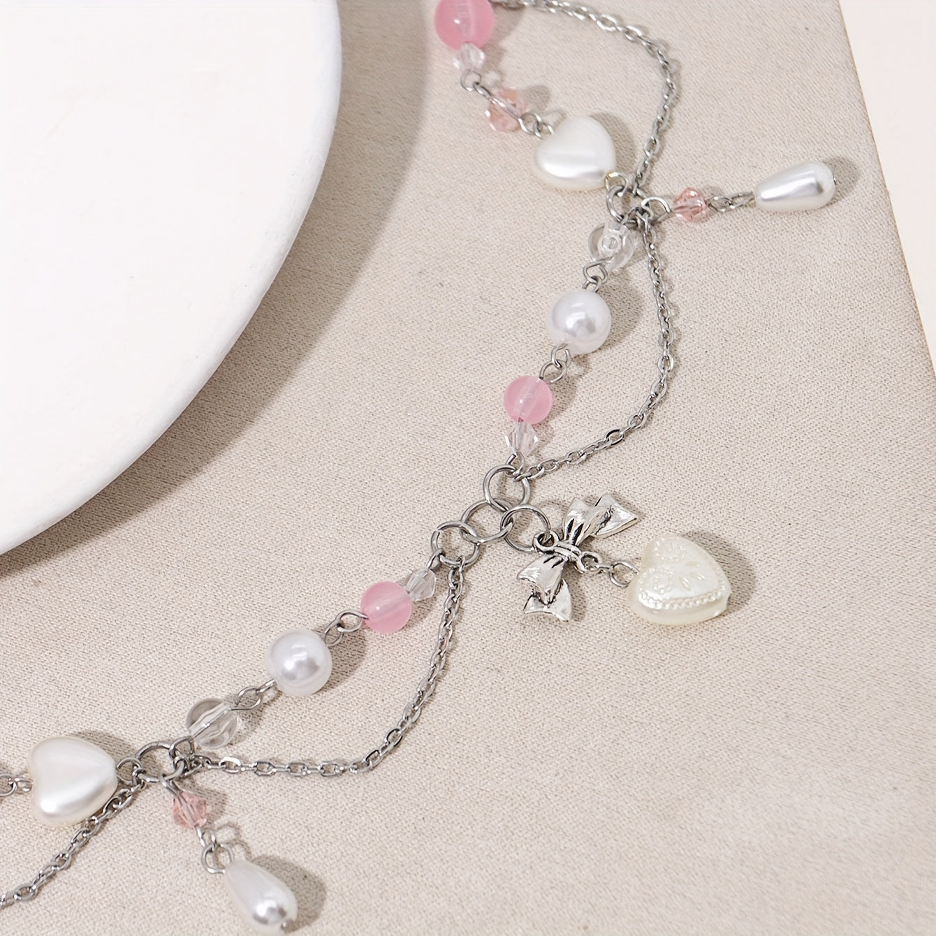 An elegant Y2K-style necklace with a butterfly bow and heart-shaped pendant, imitation pearl tassels, and cute fashion accessories for parties, birthdays, and holidays