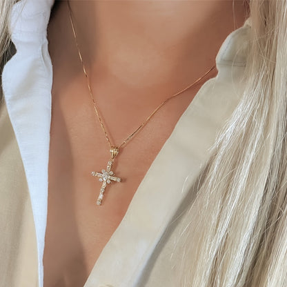 Elegant cross pendant necklace inlaid with zircon, fashionable princess necklace accessory, suitable for women