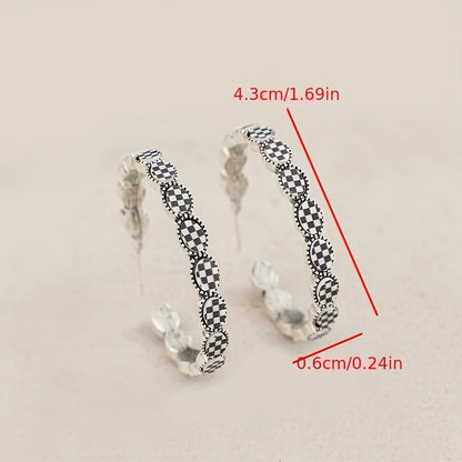 A pair of bohemian retro C-shaped plaid alloy stud earrings, iron pillars, unplated, creative retro-style jewelry