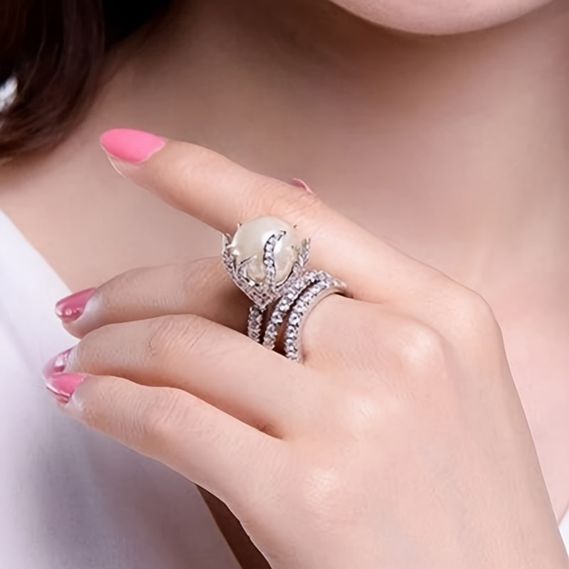 Elegant Women's fashion ring with luxurious imitation pearls and cubic Zirconia - perfect for parties, anniversaries and gifts