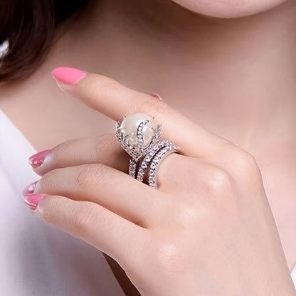 Elegant Women's fashion ring with luxurious imitation pearls and cubic Zirconia - perfect for parties, anniversaries and gifts