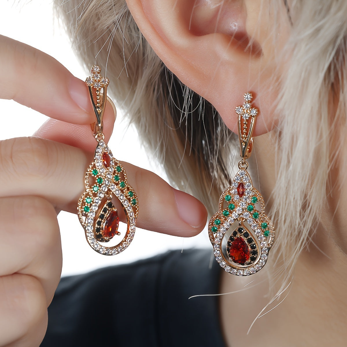 A pair of lever earrings, a sparkling floral design, covered in shiny Zirconia, suitable for everyday clothing and dinner party decorations, a gift for her