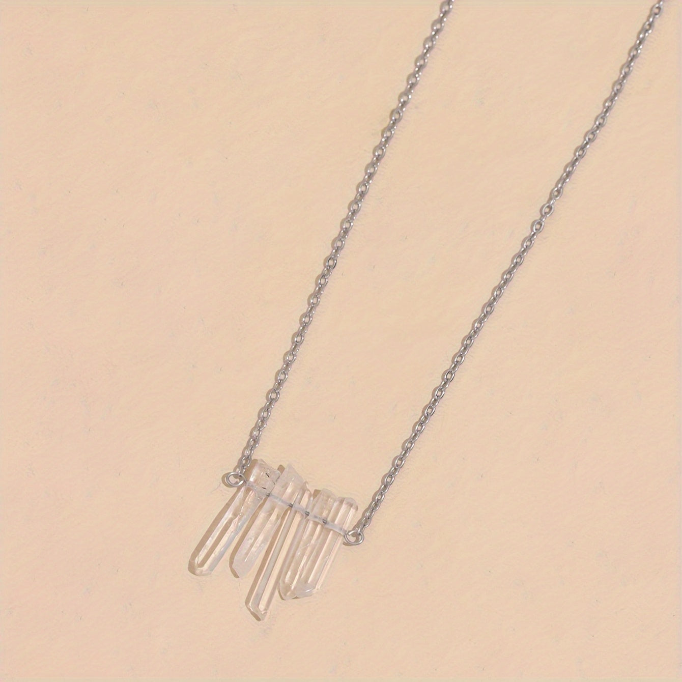 Women's daily accessories, simple natural irregular crystal pendant necklace (random quantity and size)