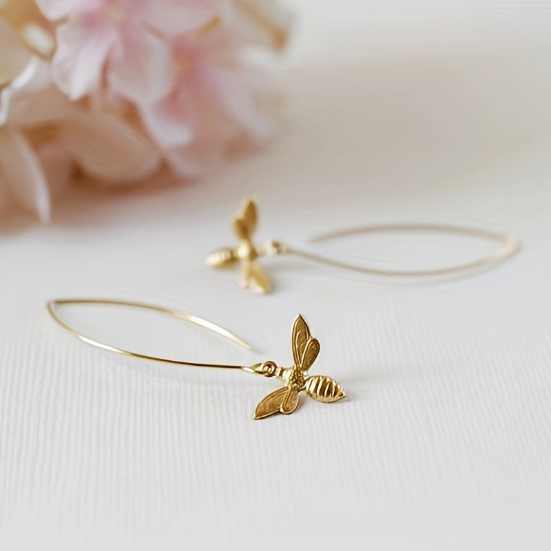 Exquisite golden bee design pendant earrings, retro minimalist style zinc alloy jewelry, exquisite women's earrings