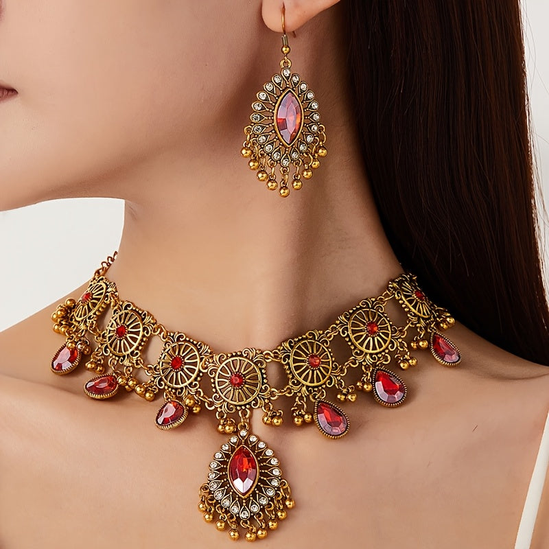 A set of vintage hollow pendant jewelry, including an exaggerated necklace and earrings, is inspired by the combination of Middle Eastern ethnic styles and Western fashion.