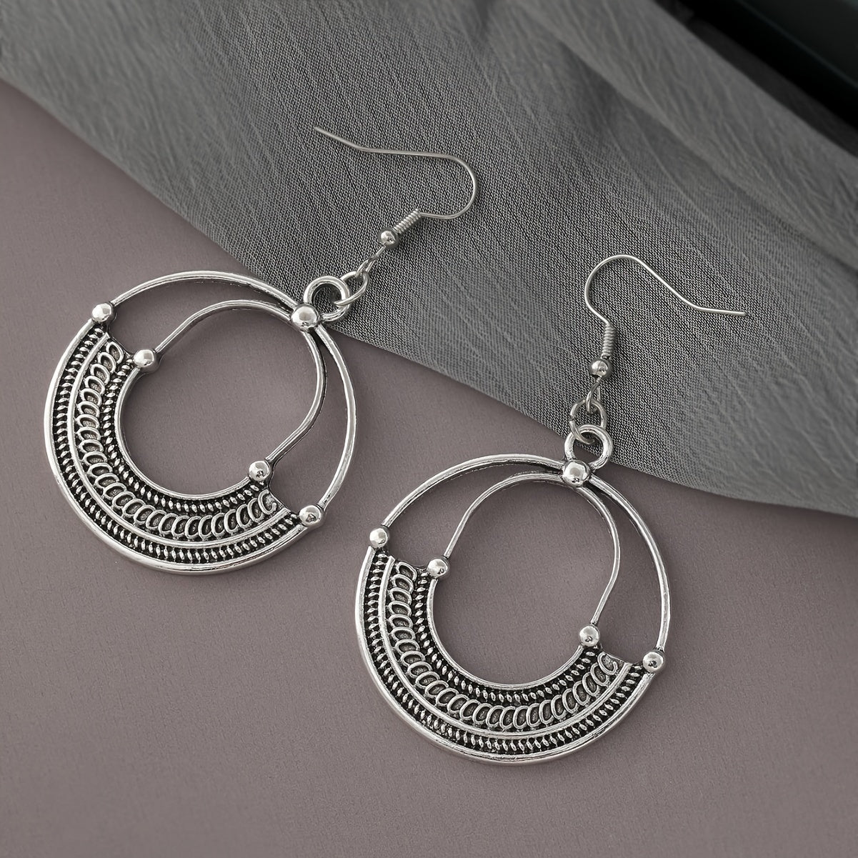 Vintage Round Hollow Creative Pendant Earrings Zinc Alloy Silver Plated Jewelry Daily Wear Accessories Fashion Women's Gifts