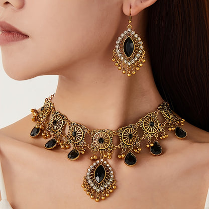 A set of vintage hollow pendant jewelry, including an exaggerated necklace and earrings, is inspired by the combination of Middle Eastern ethnic styles and Western fashion.