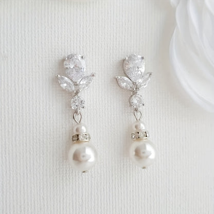 Imitation pearl pendant, shiny zircon inlaid earrings, elegant simple style, exquisite wedding earrings.