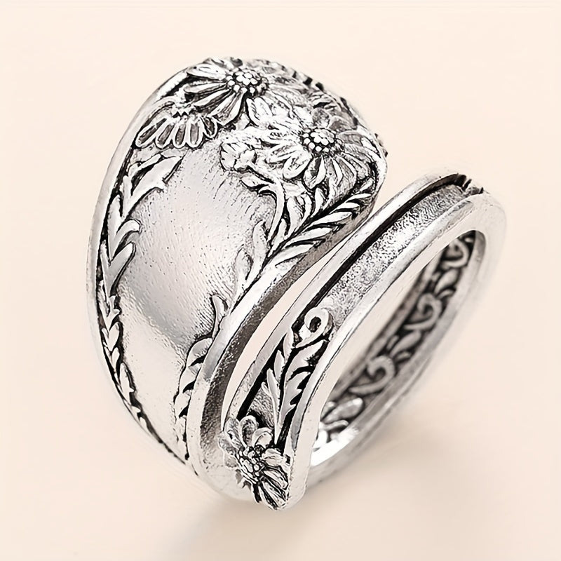 Wear this silver-plated sunflower-designed vintage spoon ring with everyday clothes to experience the charm of ancient England jewelry and travel through the chain of time.
