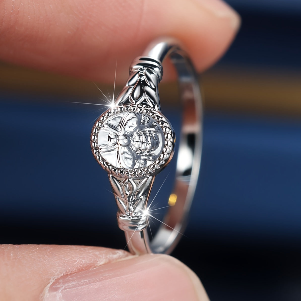 Elegant White Bee Glamour Ring: Unique Gift Options - Perfect for Festivals and Weddings - Unplated - Zircon Set - Copper Bottom - Wear All Year Round