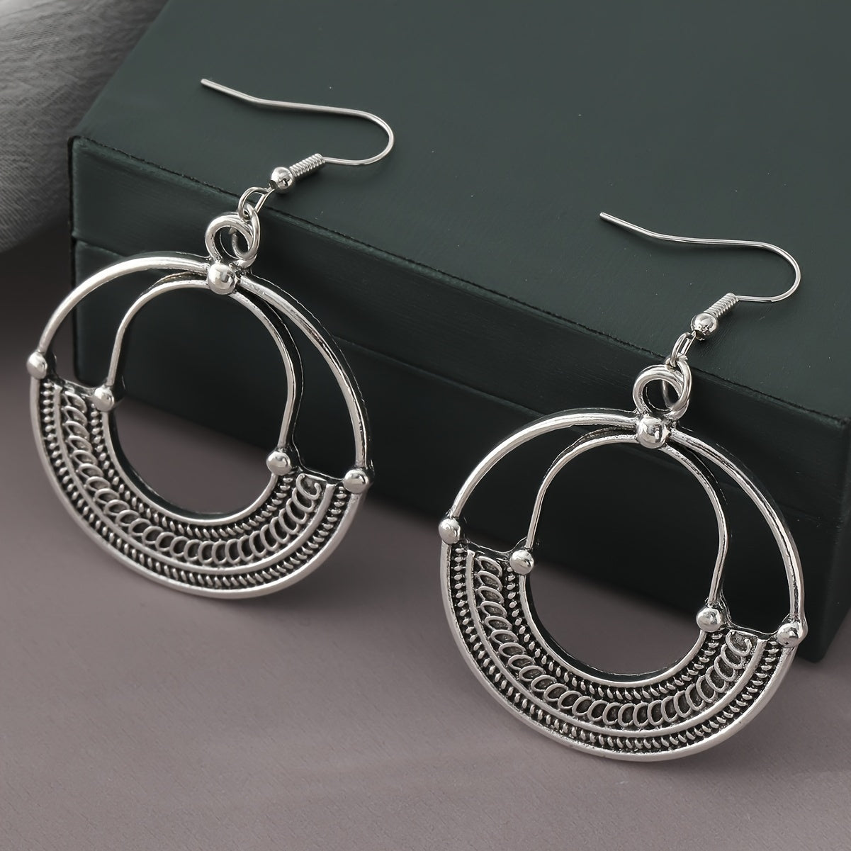 Vintage Round Hollow Creative Pendant Earrings Zinc Alloy Silver Plated Jewelry Daily Wear Accessories Fashion Women's Gifts
