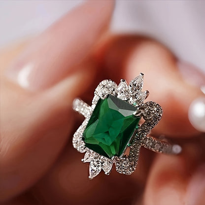 A stylish and luxurious palace-style ring with a four-claw setting and green synthetic gemstone is suitable for Women's engagements, weddings, daily casual wear, anniversary gifts, and does not come with a box.