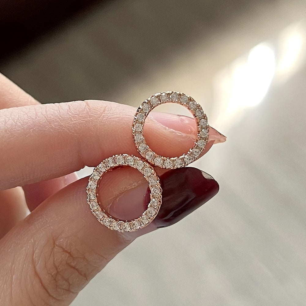 Small hollow round design stud earrings, copper jewelry, inlaid with zircon, fashionable and casual style, women's daily life