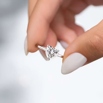 Ladies' luxury bohemian heart-shaped zircon engagement ring with elegant high-end three-claw design and copper bottom, perfect for weddings and banquets