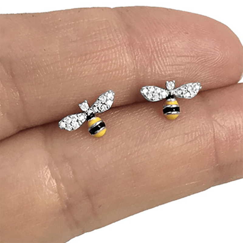 Personalized fashion cute flying bee earrings Women's birthday gift party daily casual accessories