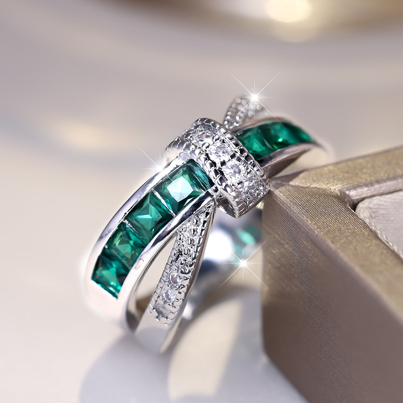 Elegant retro style green zircon cross ring - shining cubic zircon, suitable for weddings and parties, creative design, light luxury, gentle