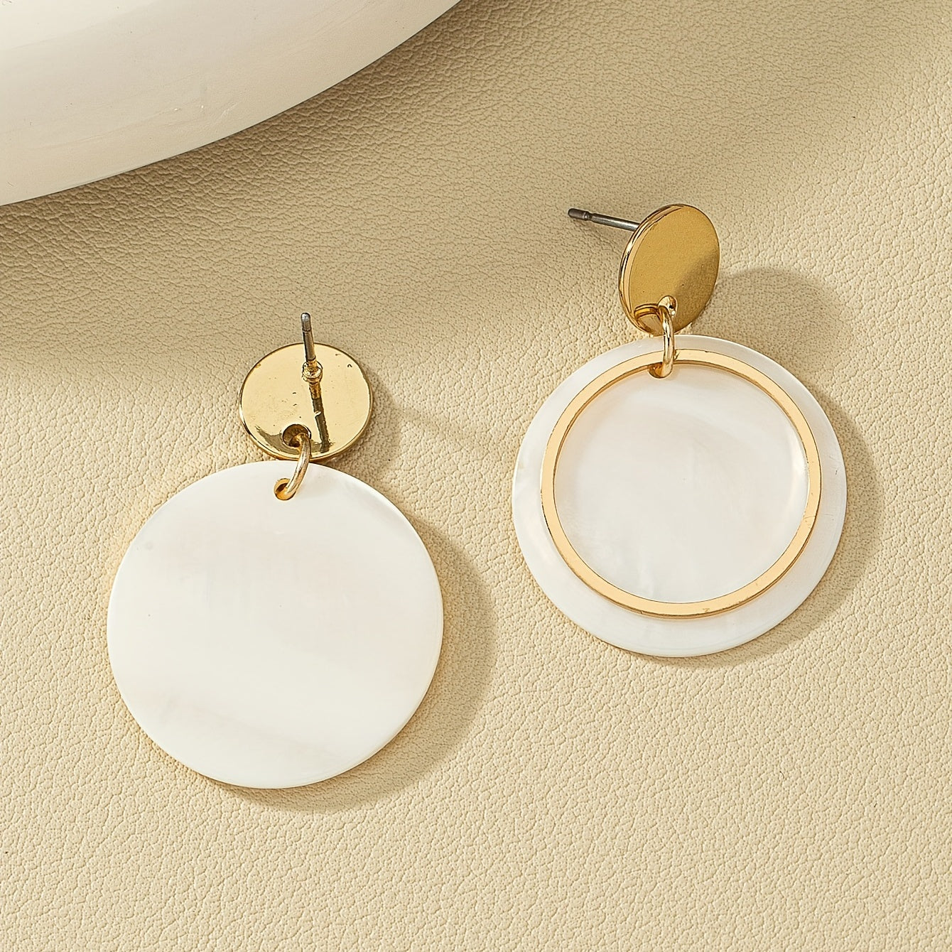 Elegant style, elegant minimalist shell metal earrings with golden tones and white round design - stainless steel stud earrings, perfect for Casual Attire or vacation