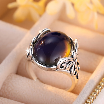 The retro mood ring is inlaid with water-like thermochromic stones, and there is a retro butterfly design on the base, which is suitable for men and women to wear.