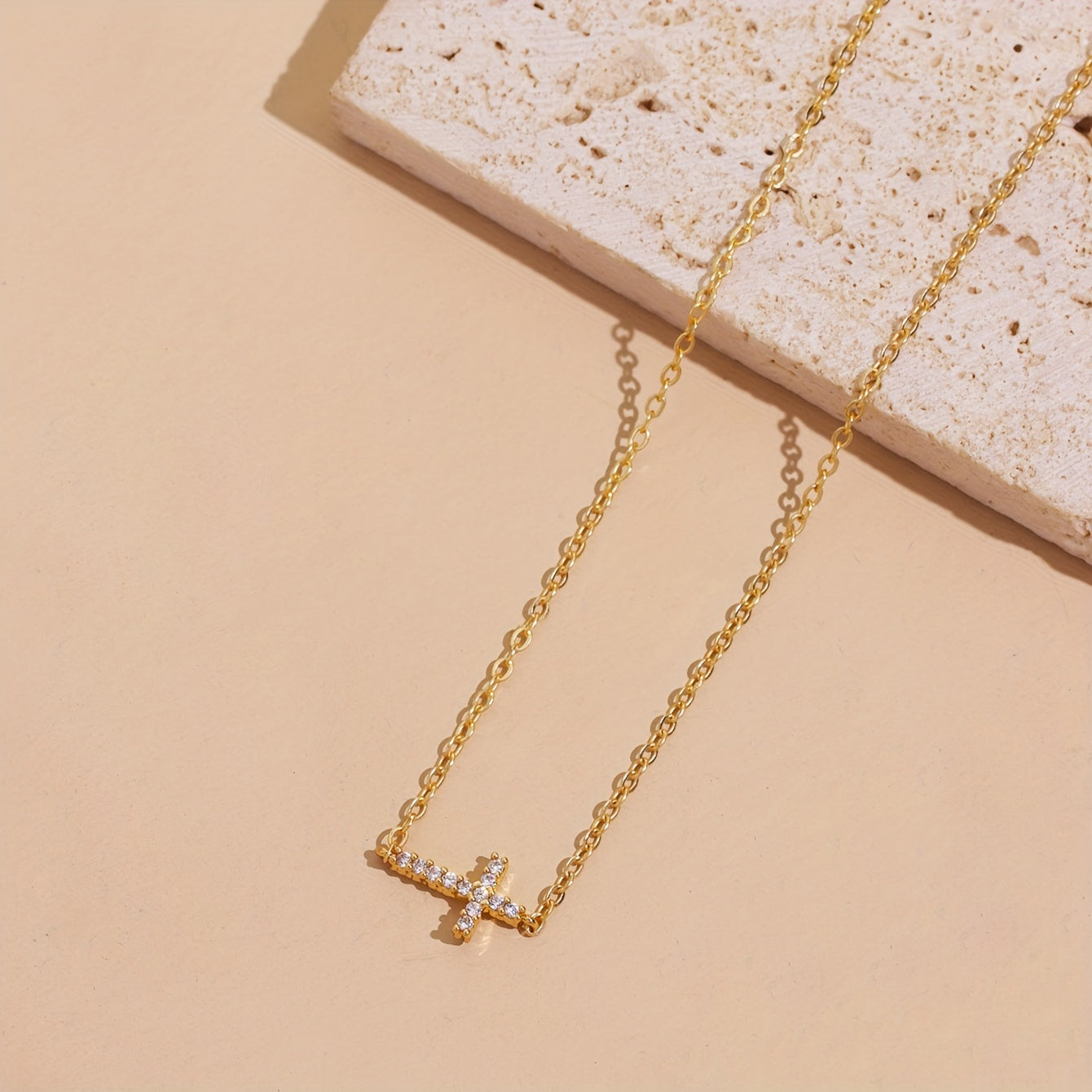 Elegant Gold Cross Pendant Necklace with Sparkling Cubic Zirconia - Exquisite Vintage Style Women's Collarbone Chain, Ideal for Birthday or Holiday Gifts, Cross Necklace