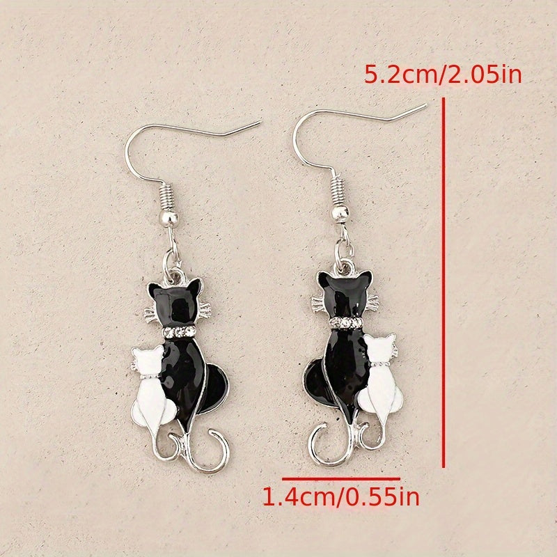 [Popular Choice] Chic silver-plated heart-shaped cat earrings with rhinestones, retro-style alloy couple jewelry, suitable for daily wear