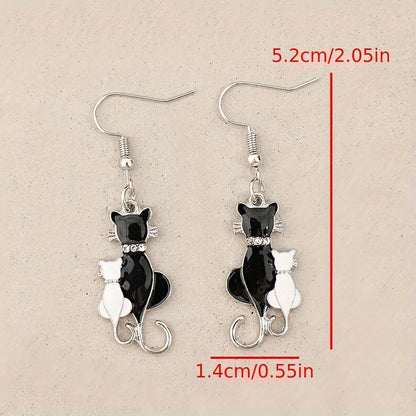 [Popular Choice] Chic silver-plated heart-shaped cat earrings with rhinestones, retro-style alloy couple jewelry, suitable for daily wear