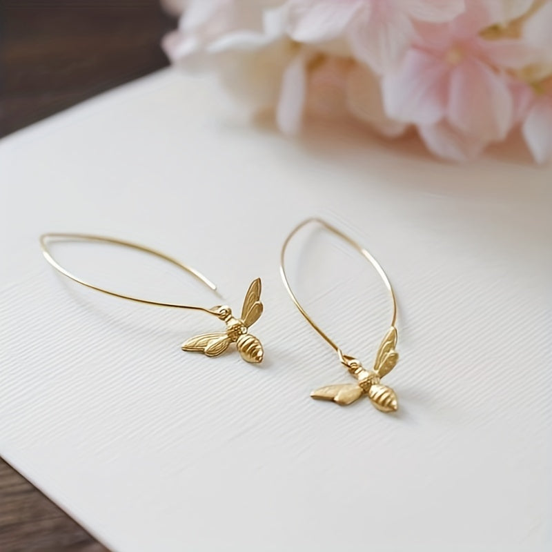 Exquisite golden bee design pendant earrings, retro minimalist style zinc alloy jewelry, exquisite women's earrings