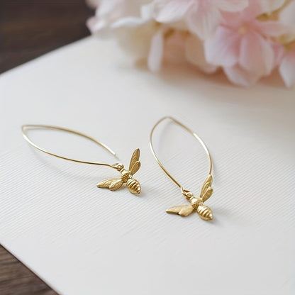 Exquisite golden bee design pendant earrings, retro minimalist style zinc alloy jewelry, exquisite women's earrings