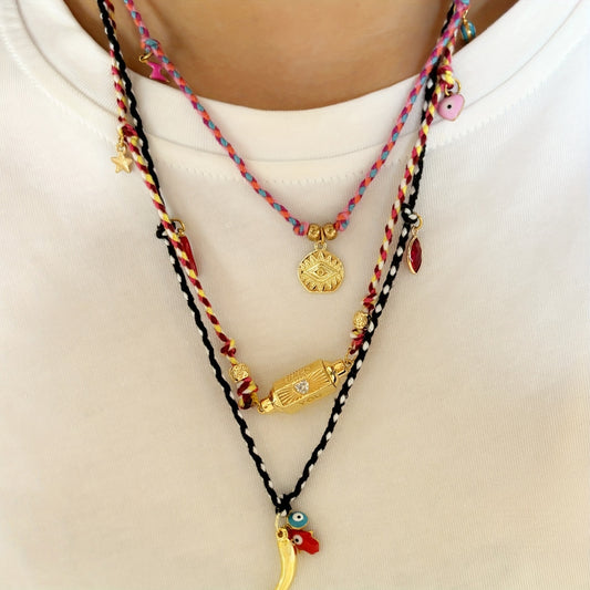 A women's necklace with bohemian style, vintage round pendant, eye and chili pendant, hand-woven colorful ropes, fashion jewelry, suitable for daily and party wear, all-season accessories