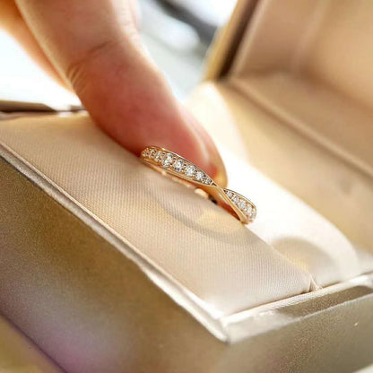 Elegant 18K gold-plated band ring with sparkling zirconia - stylish design for engagement, wedding and casual wear - ideal for Valentine's Day