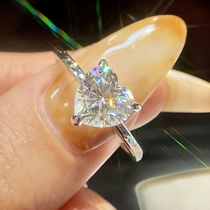 Ladies' luxury bohemian heart-shaped zircon engagement ring with elegant high-end three-claw design and copper bottom, perfect for weddings and banquets