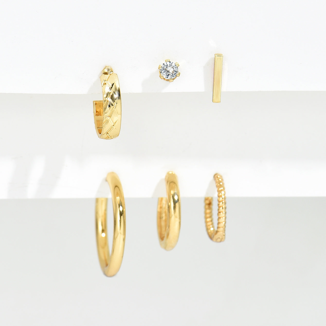 Stylish 14K gold-plated twisted ring earrings, sparkling zircon-vintage bohemian style, anti-allergic copper material, suitable for daily and party wear, cartilage piercing, cufflink style, ear clips