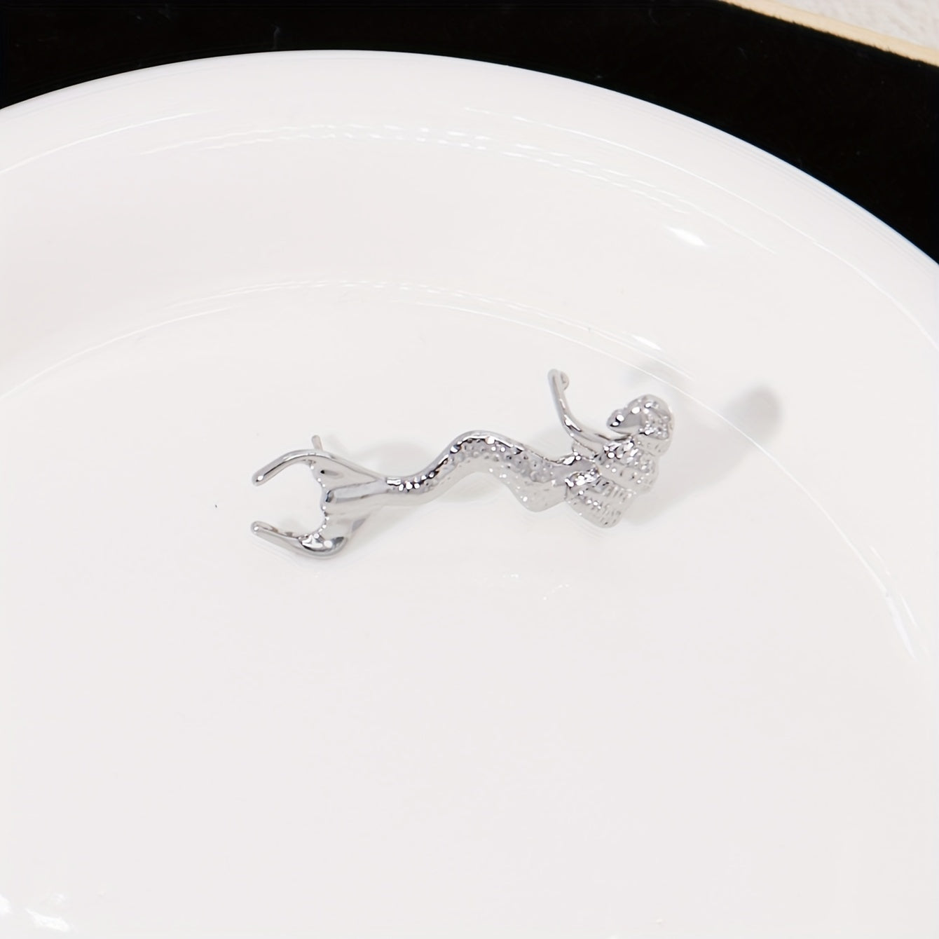 Elegant Vintage Mermaid Tail Ear Sleeve Wrap Earrings for Ladies, Copper Ear Clips, Gift Party Jewelry Accessories, Unplated Feather Design, Single Piece