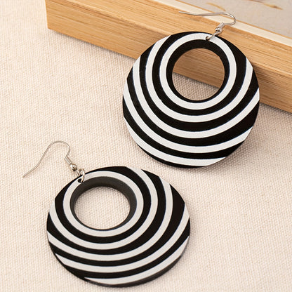 Vintage Bohemian Round Printed Hollow Striped Fashion Pendant Earrings, Vintage Bohemian Style, Black and White, Personality Pendant Earrings Ladies Accessories