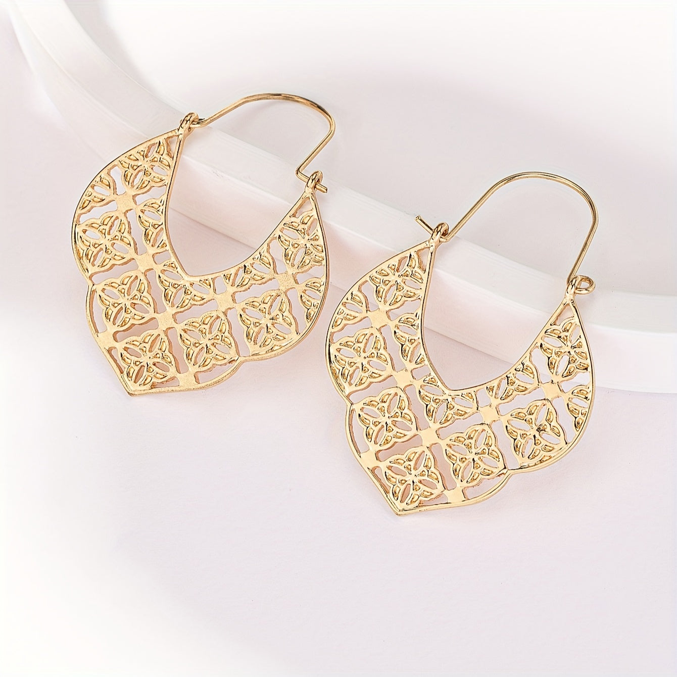 Delicate Complicated Pattern Hoop Earrings Vintage Elegant Style Zinc Alloy 14K Gold Plated Hoop Earrings