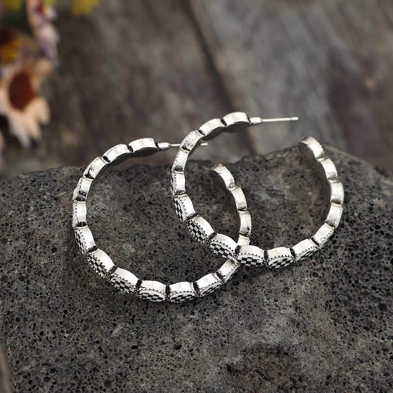 A pair of bohemian retro C-shaped plaid alloy stud earrings, iron pillars, unplated, creative retro-style jewelry