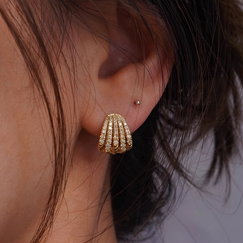 Exquisite five-claw design ring earrings, copper jewelry, zircon inlay, fashionable and luxurious style, women's daily dating earrings.