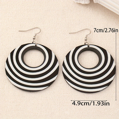 Vintage Bohemian Round Printed Hollow Striped Fashion Pendant Earrings, Vintage Bohemian Style, Black and White, Personality Pendant Earrings Ladies Accessories