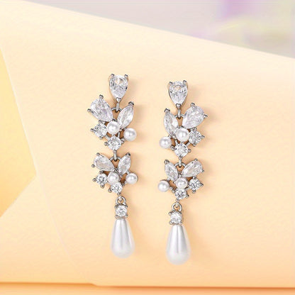 Elegant and beautiful bridal stud earrings, white rhinestone tears, pearl stud earrings, fashion accessories