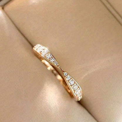 Elegant 18K gold-plated band ring with sparkling zirconia - stylish design for engagement, wedding and casual wear - ideal for Valentine's Day