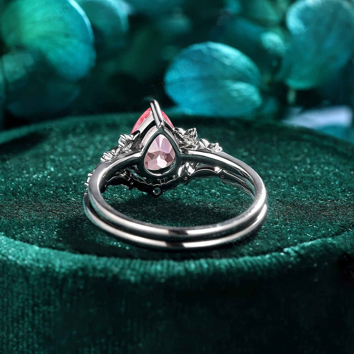 Two-piece pear-cut pink zirconia engagement ring elegant engagement ring set gift