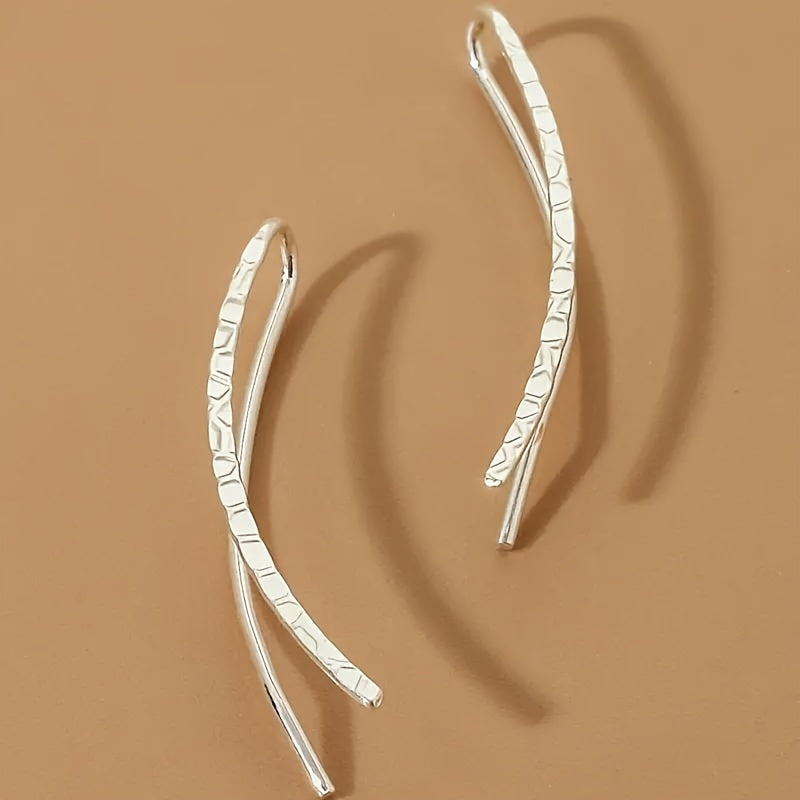 Elegant and minimalist women's earrings, fashion accessories for parties, vacations and casual wear, minimalist style