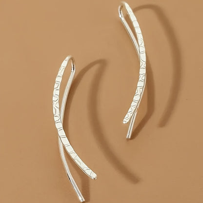 Elegant and minimalist women's earrings, fashion accessories for parties, vacations and casual wear, minimalist style