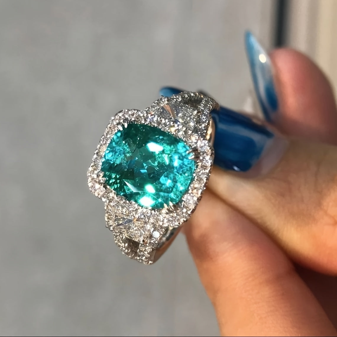 Elegant Vintage Green Square Zirconia Ring - Perfect for Gifts and Special Occasions