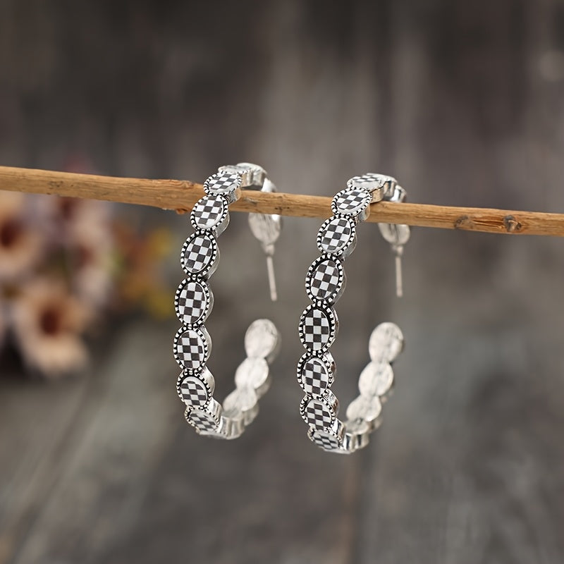 A pair of bohemian retro C-shaped plaid alloy stud earrings, iron pillars, unplated, creative retro-style jewelry