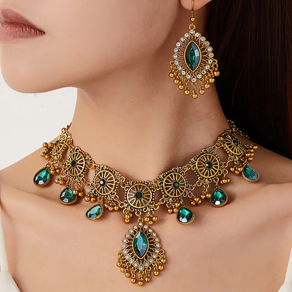 A set of vintage hollow pendant jewelry, including an exaggerated necklace and earrings, is inspired by the combination of Middle Eastern ethnic styles and Western fashion.